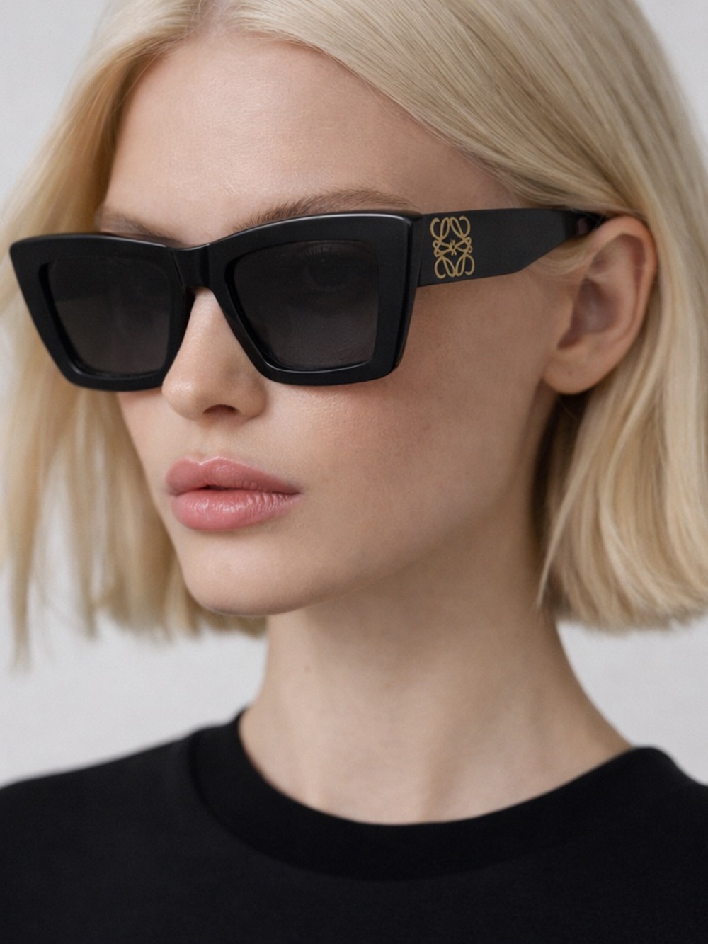 Loewe Black Square Sunglasses Gold Logo Italy LW40036I Luxury